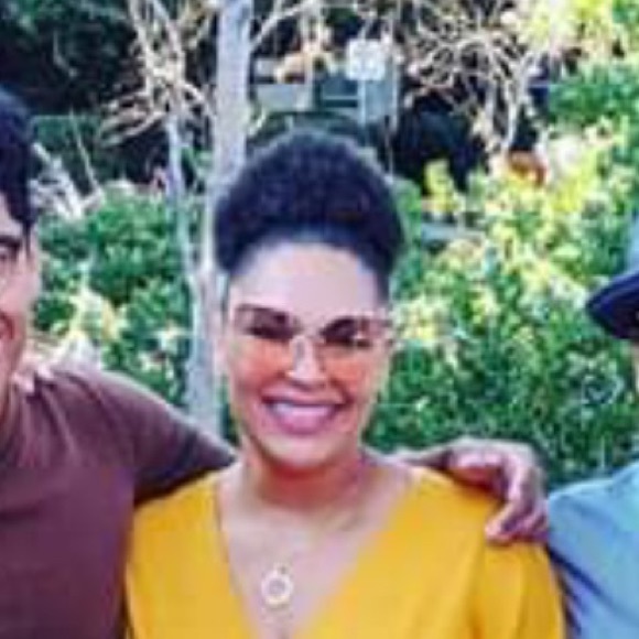 Meet your Posher, Kelli - Picture 1 of 2